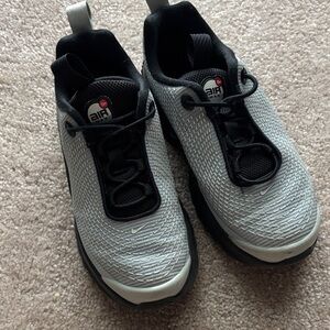 Nike Men's Black and Gray Sneakers